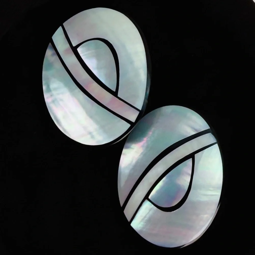 Gorgeous vintage, handmade shell clip on earrings